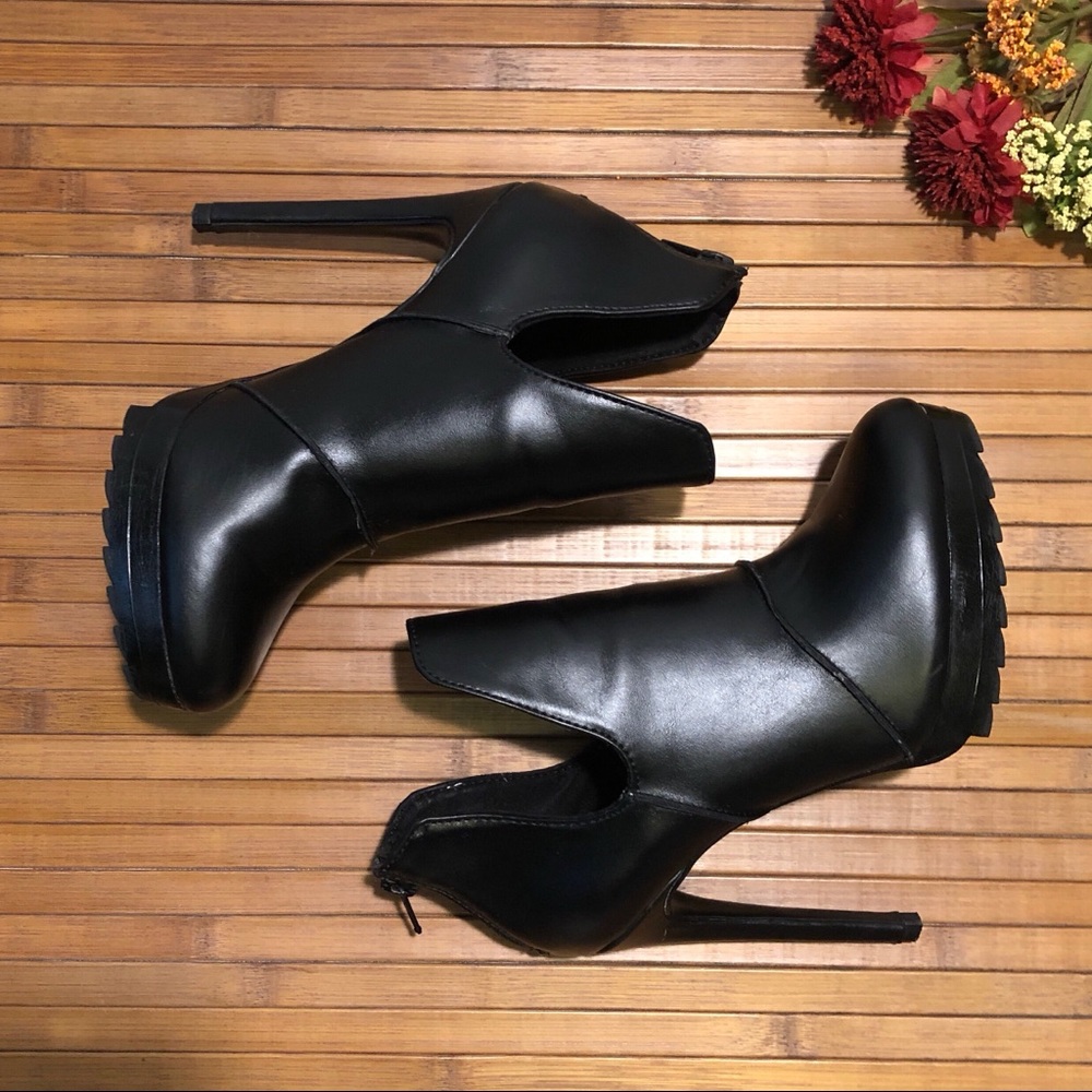 Zara Trafaluc Black Vegan Leather Heeled Booties
